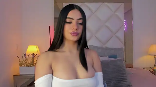 KimRoussee online show from December 11, 3:56 am