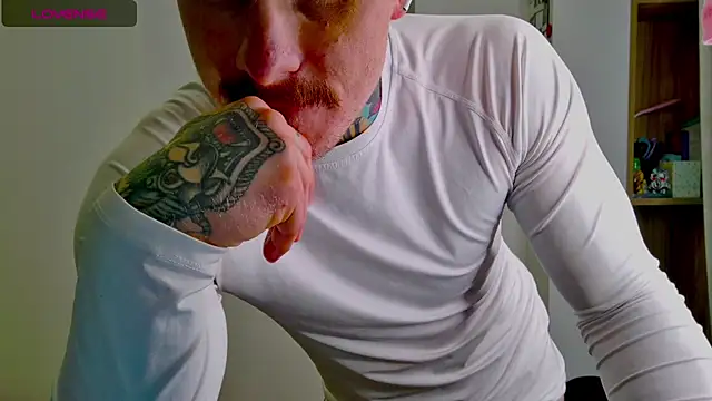 Snapshot of white_King9999 chatting on February 12, 2:23 pm white King9999 online show from February 12, 2:23 pm