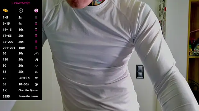 Snapshot of white_King9999 chatting on February 26, 4:28 pm white King9999 online show from February 26, 4:28 pm