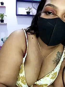  Hot Kisses  online show from December 2, 7:38 pm