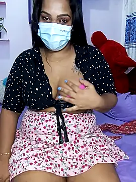  Hot Kisses  online show from January 11, 6:23 pm