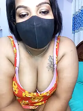  Hot Kisses  online show from February 21, 6:48 pm
