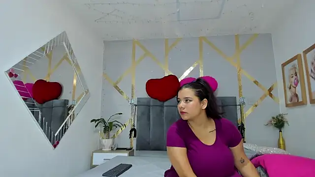 Snapshot of Caroliine_Torres chatting on June 11, 12:25 pm Caroliine Torres online show from June 11, 12:25 pm