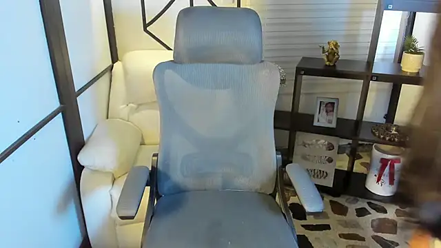 EmySilver online show from February 7, 7:38 pm