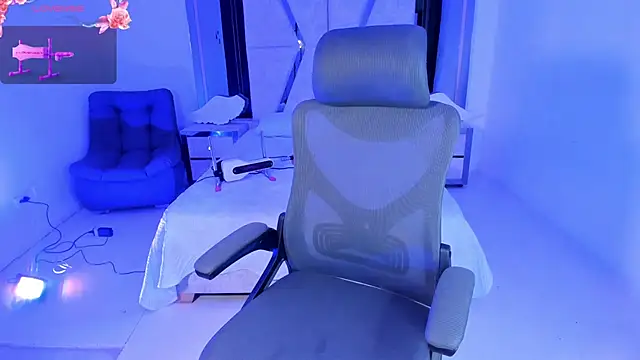 EmySilver online show from February 8, 3:31 pm