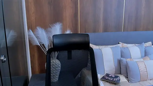 Snapshot of AishaPeyton chatting on December 16, 11:18 pm AishaPeyton online show from December 16, 11:18 pm