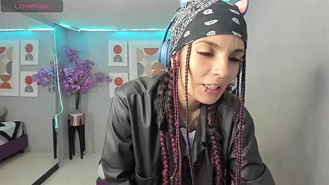 Dafne huges online show from December 14, 7:46 pm