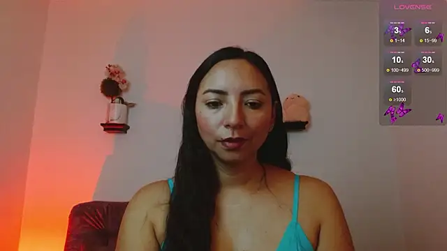 Snapshot of Emmi_Cam chatting on February 3, 7:46 am Emmi Cam online show from February 3, 7:46 am