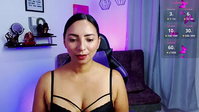 Snapshot of Emmi_Cam chatting on April 6, 1:12 pm Emmi Cam online show from April 6, 1:12 pm