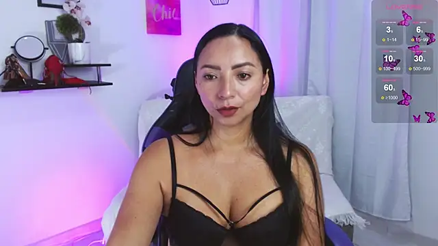 Snapshot of Emmi_Cam chatting on April 14, 1:06 pm Emmi Cam online show from April 14, 1:06 pm