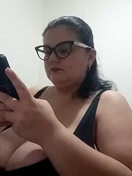 Snapshot of Madisonpalacio chatting on April 5, 10:07 pm Madisonpalacio online show from April 5, 10:07 pm