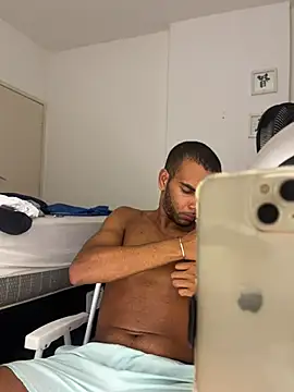 Snapshot of noahmarins chatting on February 1, 9:51 pm noahmarins online show from February 1, 9:51 pm