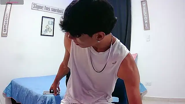 Snapshot of harrytomson_1 chatting on October 14, 8:59 am harrytomson 1 online show from October 14, 8:59 am