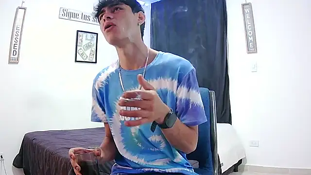 Snapshot of harrytomson_1 chatting on November 6, 10:38 am harrytomson 1 online show from November 6, 10:38 am