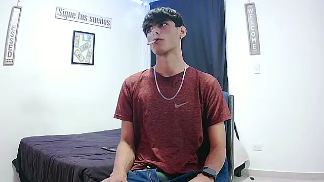 Snapshot of harrytomson_1 chatting on November 10, 1:15 am harrytomson 1 online show from November 10, 1:15 am