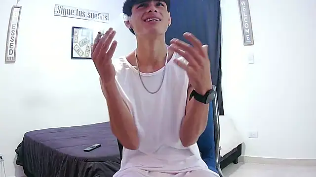 Snapshot of harrytomson_1 chatting on November 13, 4:55 am harrytomson 1 online show from November 13, 4:55 am