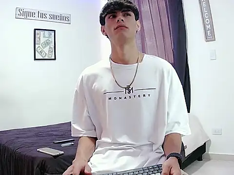 Snapshot of harrytomson_1 chatting on November 17, 6:35 pm harrytomson 1 online show from November 17, 6:35 pm