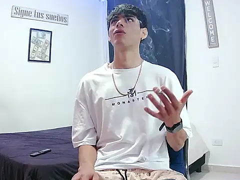 Snapshot of harrytomson_1 chatting on November 18, 9:47 am harrytomson 1 online show from November 18, 9:47 am