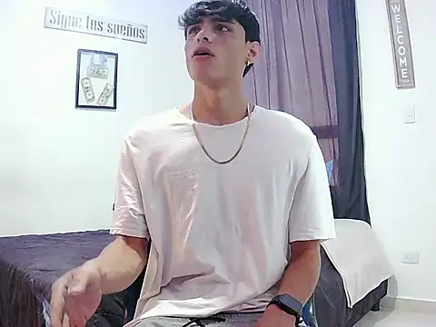 Snapshot of harrytomson_1 chatting on November 26, 6:20 pm harrytomson 1 online show from November 26, 6:20 pm