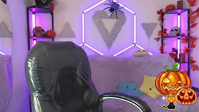 littlevixen18 online show from October 30, 6:52 pm