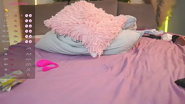 Snapshot of Chloeromantic chatting on January 31, 2:37 am Chloeromantic online show from January 31, 2:37 am