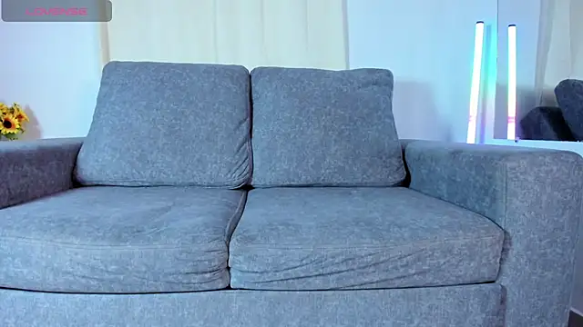 zoe roux21 online show from February 3, 8:35 pm