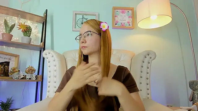 Snapshot of honey_fox1 chatting on February 17, 12:40 am honey fox1 online show from February 17, 12:40 am