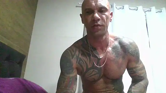 Snapshot of Arc8njoblack chatting on April 16, 4:02 am Arc8njoblack online show from April 16, 4:02 am