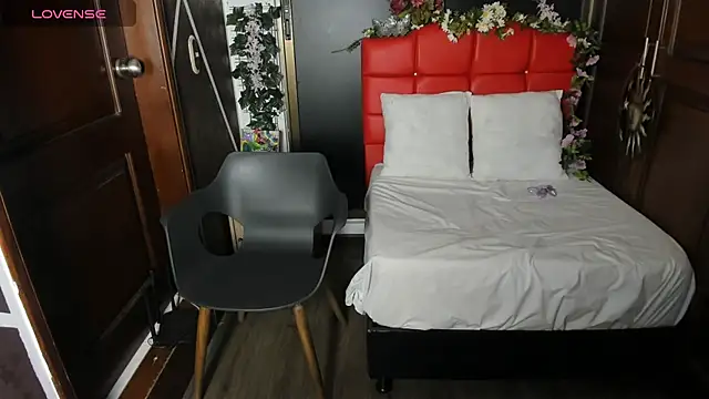 SexyNaf online show from December 18, 8:04 pm