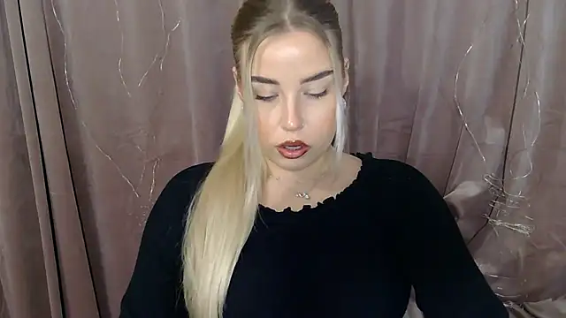 KristyHoney online show from December 17, 6:45 am