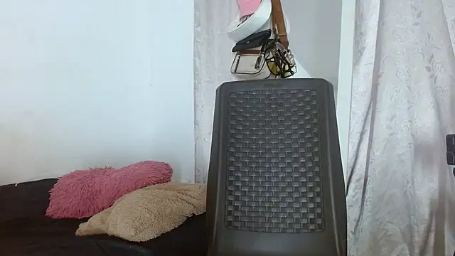 Snapshot of cristinamontiel chatting on April 28, 2:33 pm cristinamontiel online show from April 28, 2:33 pm