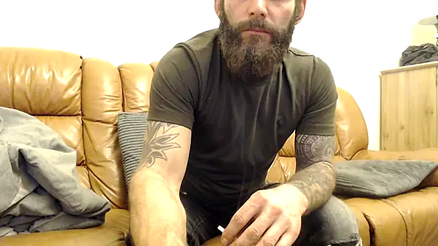 Snapshot of AnodicDemotic chatting on November 12, 1:17 am AnodicDemotic online show from November 12, 1:17 am