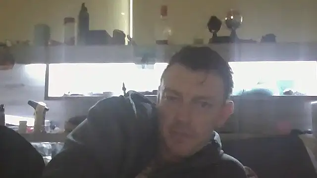 Snapshot of MDeez11 chatting on May 20, 2:07 am MDeez11 online show from May 20, 2:07 am