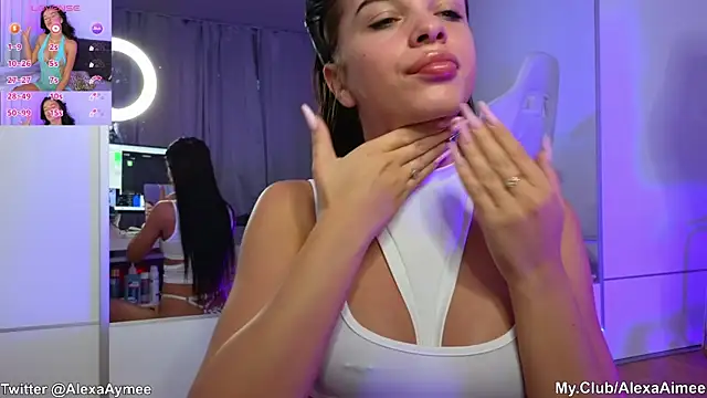 Snapshot of AlexaAimee chatting on December 22, 9:55 am AlexaAimee online show from December 22, 9:55 am