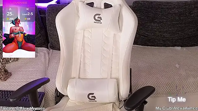 AlexaAimee online show from March 26, 1:17 pm