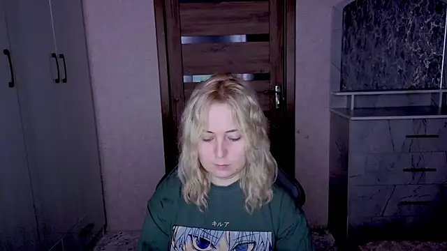 Kristy-Max online show from March 14, 8:47 pm