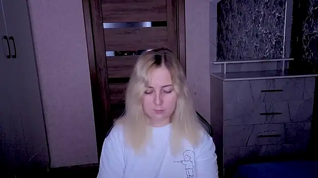 Kristy-Max online show from May 30, 7:11 pm