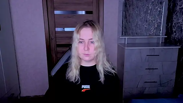 Snapshot of Kristy-Max chatting on June 18, 7:07 pm Kristy-Max online show from June 18, 7:07 pm
