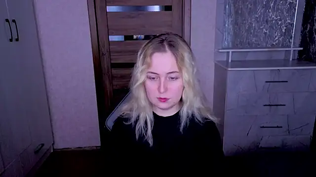 Snapshot of Kristy-Max chatting on June 21, 9:06 pm Kristy-Max online show from June 21, 9:06 pm