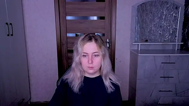 Snapshot of Kristy-Max chatting on June 23, 7:56 pm Kristy-Max online show from June 23, 7:56 pm