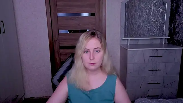 Snapshot of Kristy-Max chatting on June 29, 5:03 am Kristy-Max online show from June 29, 5:03 am