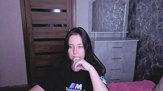 Snapshot of Kristy-Max chatting on August 3, 6:45 am Kristy-Max online show from August 3, 6:45 am