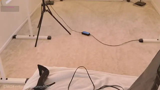 Snapshot of SunnyRisha chatting on April 18, 5:22 am SunnyRisha online show from April 18, 5:22 am