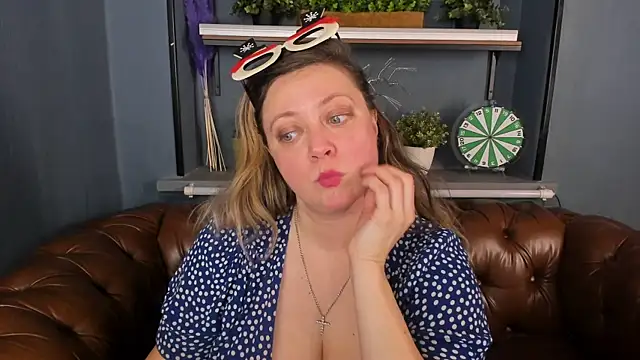 JesiaFoxi online show from January 2, 4:02 pm