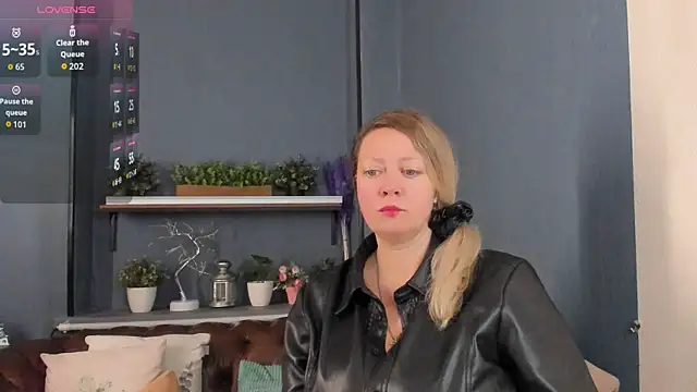 JesiaFoxi online show from November 25, 1:00 pm