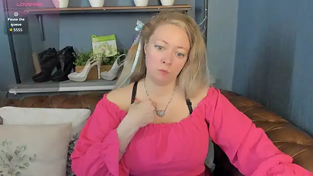 JesiaFoxi online show from June 3, 9:34 am