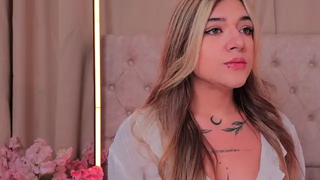 Snapshot of ashleyvalirya chatting on January 22, 3:52 am ashleyvalirya online show from January 22, 3:52 am