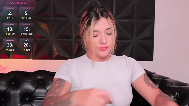 Snapshot of ashleyvalirya chatting on January 23, 9:29 pm ashleyvalirya online show from January 23, 9:29 pm