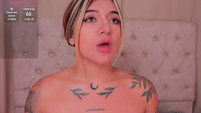 Snapshot of ashleyvalirya chatting on January 28, 10:12 am ashleyvalirya online show from January 28, 10:12 am