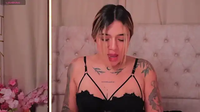 Snapshot of ashleyvalirya chatting on February 21, 3:45 am ashleyvalirya online show from February 21, 3:45 am